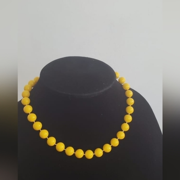 Yellow Bead Necklace. 🌴 - Picture 4 of 5
